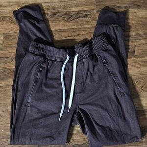 Vuori Men's Performance Joggers in Mahogany Heather